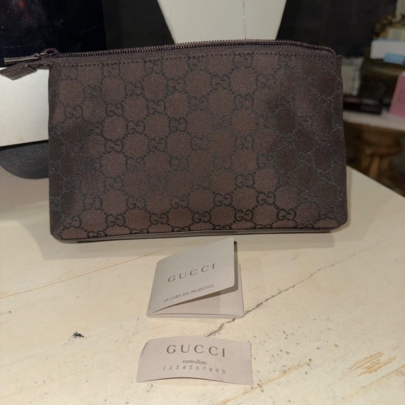 gucci new without tags canvas monogram cosmetic case - Picture 5 of 16